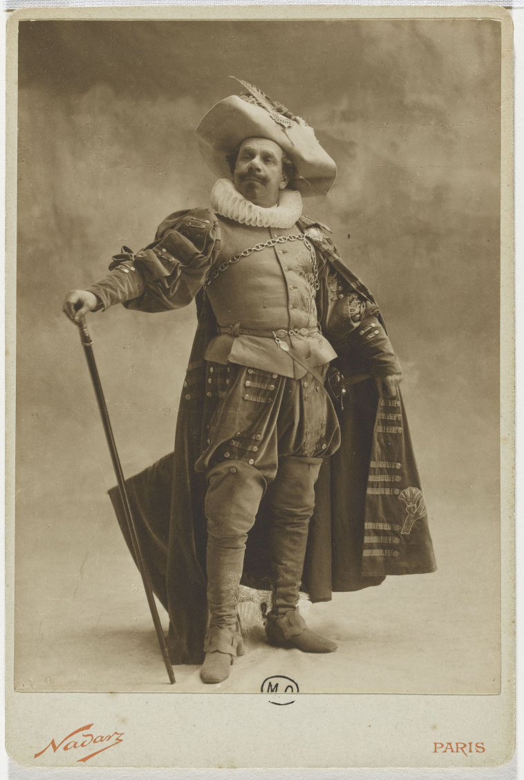 Paul Nadar | Constant Coquelin en Cyrano, en pied | Images d&#39;Art