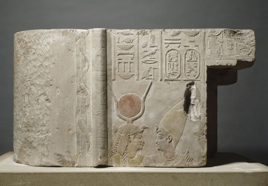  Bas-relief Nectanebo II et la déesse Isis  Images d'Art