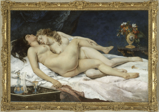 Femmes totalement nues s'enlaçant sur un lit.