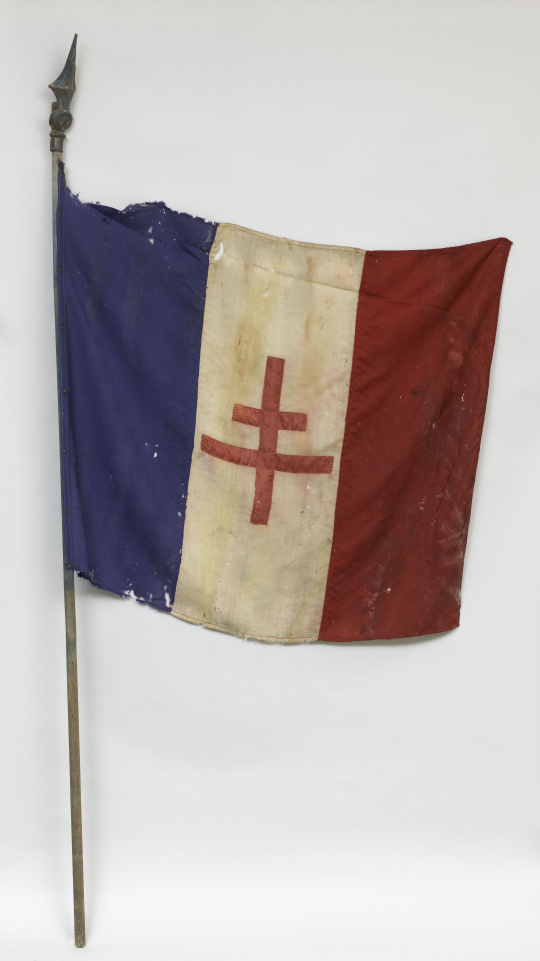 Drapeau français avec la croix de Lorraine